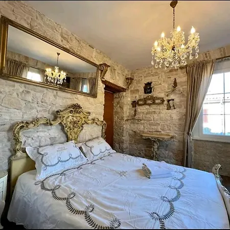 Spectacular View Of The Colloseum 풀라